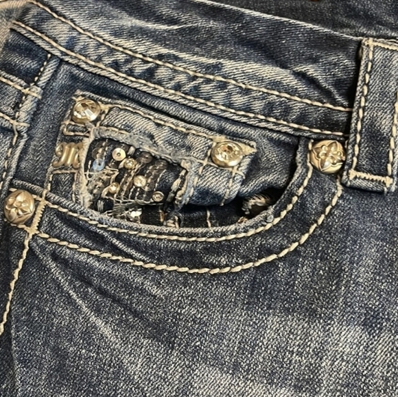 Miss Me Women’s Easy Boot Rhinestone and Sequin Back-flap Pocket Jeans NWOT - Picture 6 of 7